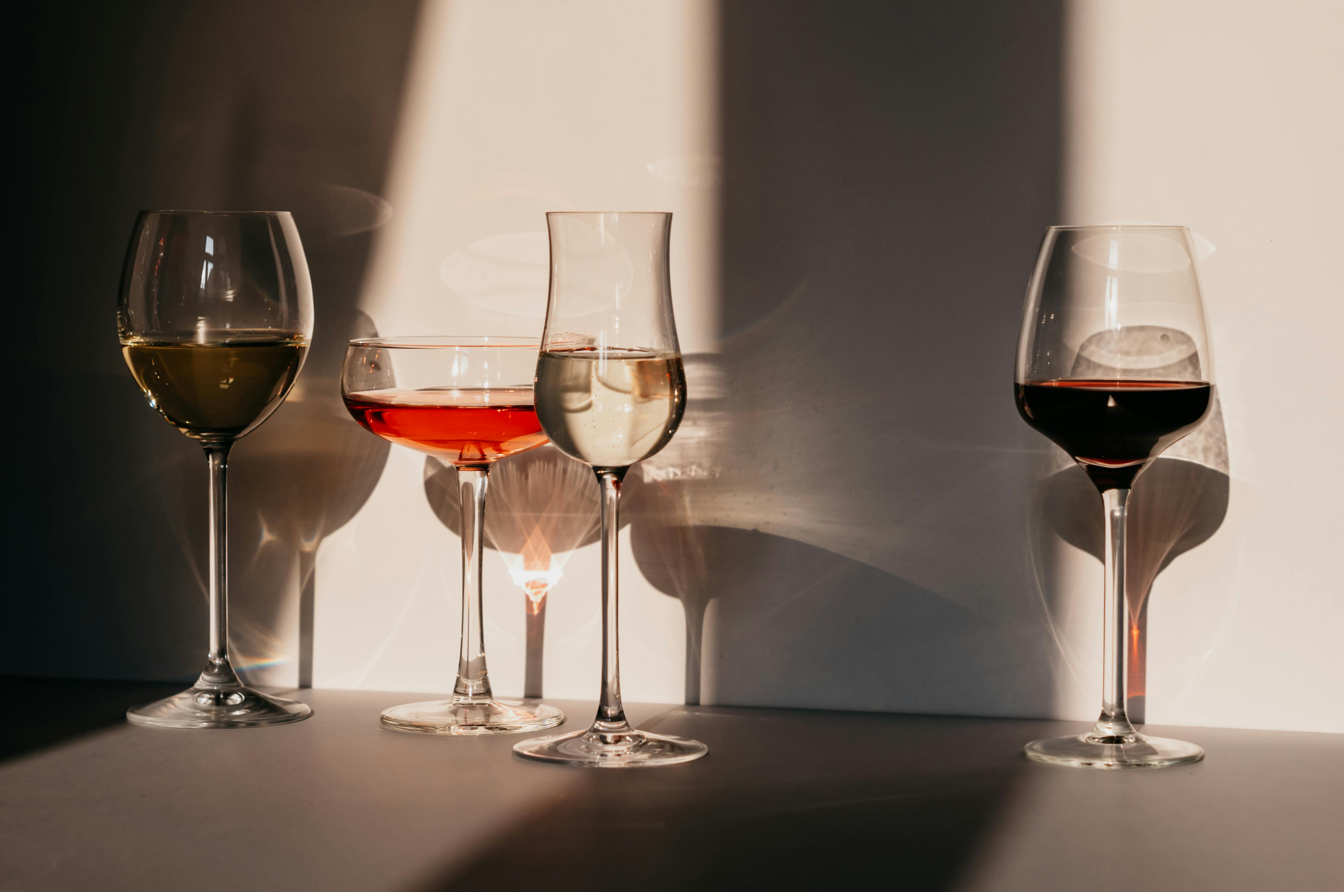 Por qué todavía no sabemos con certeza si beber vino provoca migraña