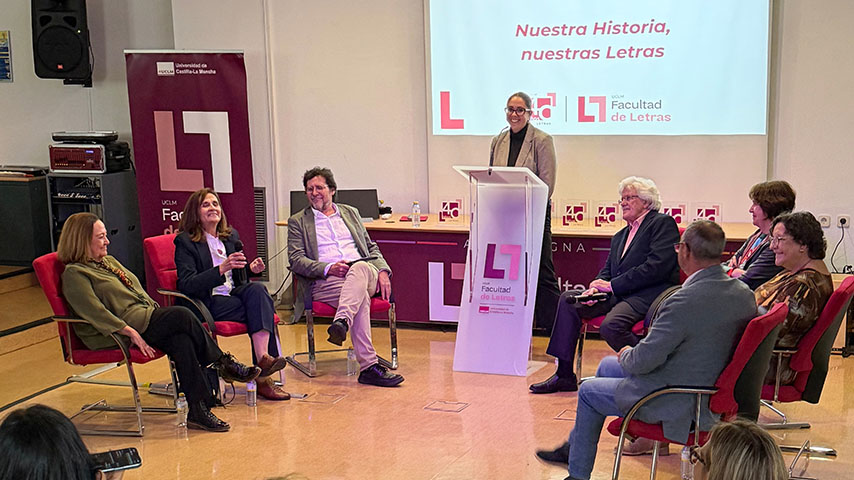 Imagen de la mesa redonda con motivo del 40 aniversario